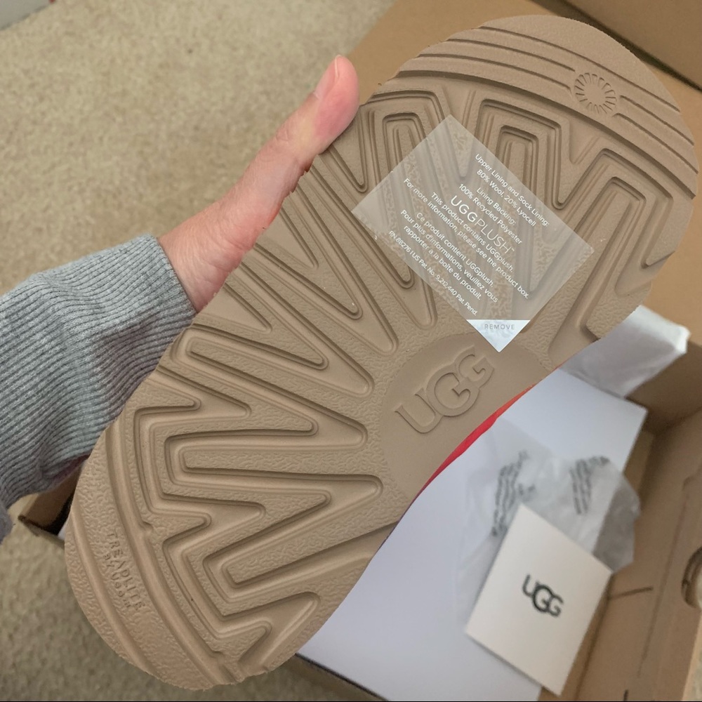 Ugg Kids Classic Short II Rainbow Boot - Picture 3 of 6